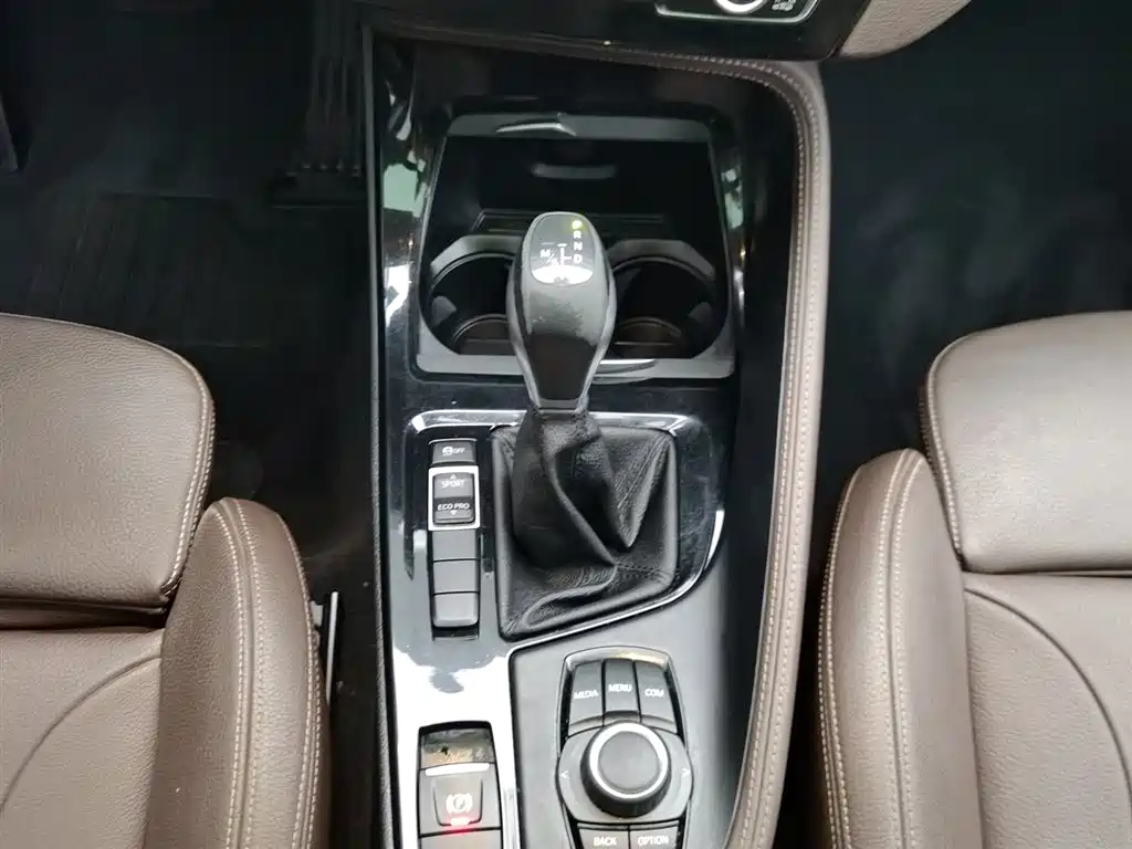 BMW X1 2019 sDrive18Li Premium Model фото 13