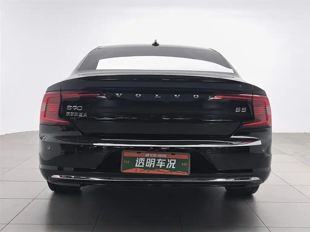 Volvo S90 2023 B5 Intelligent Vision Luxury Edition фото 4