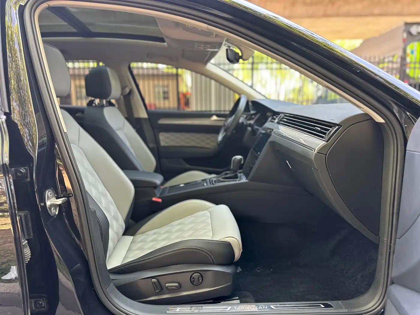 Volkswagen Magotan 2023 2 Million Units Anniversary Edition 330TSI DSG Leading Type фото 14