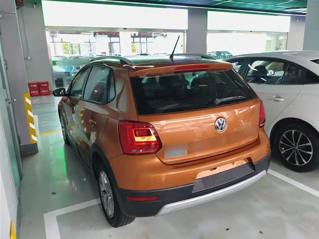 Volkswagen Polo 2014 1.6L Cross Polo Automatic фото 23