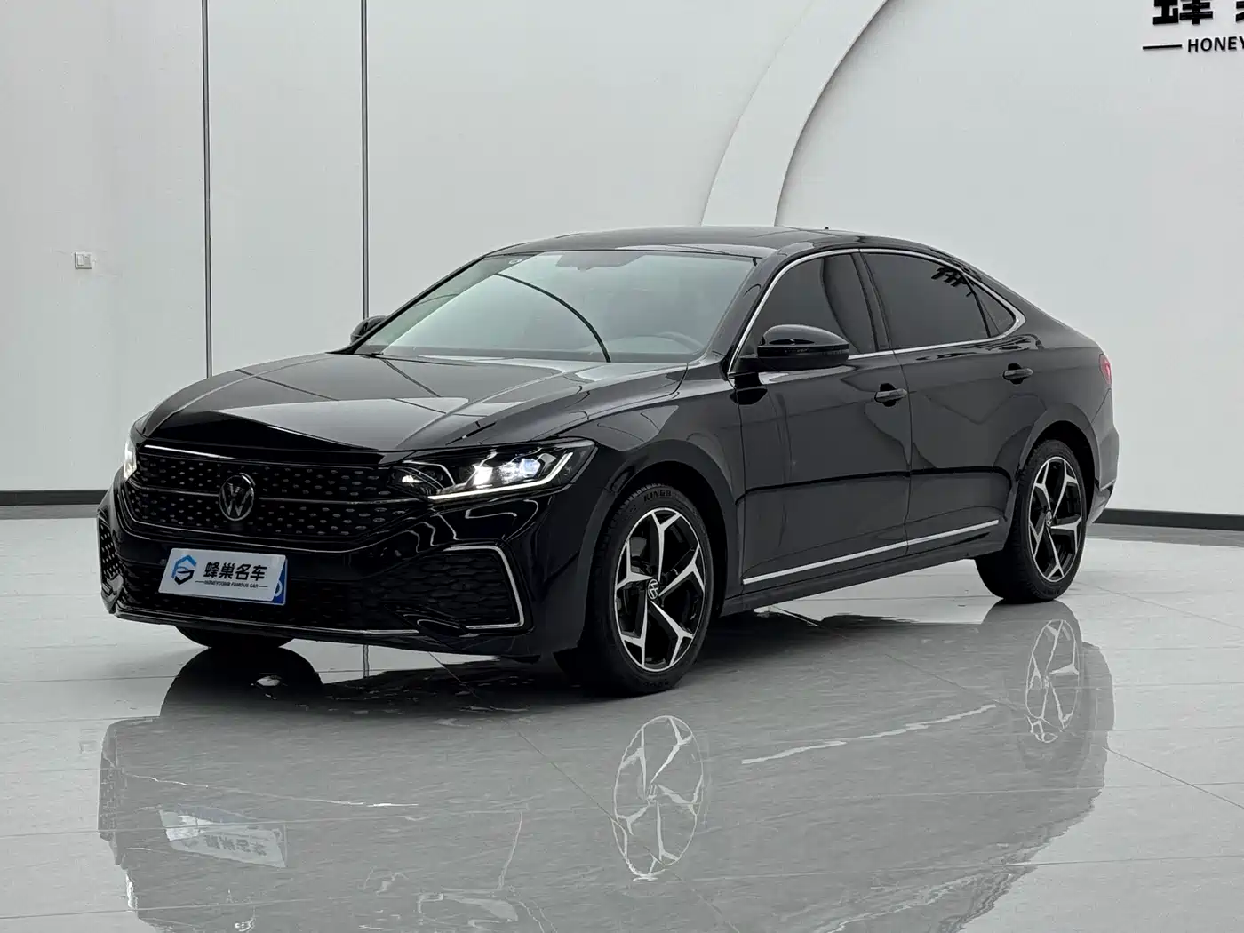 VOLKSWAGEN PASSAT 2023