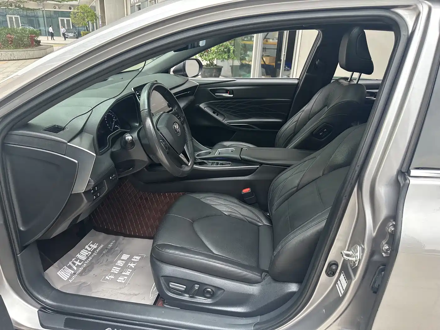 Toyota Avalon 2019 Hybrid 2.5L XLE Premium Edition China VI фото 14