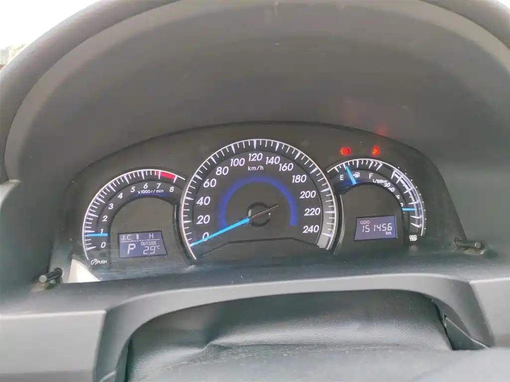 Toyota Camry 2015 2.0G Leading Edition фото 8