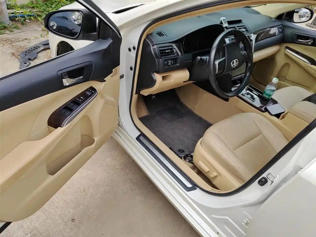 Toyota Camry 2015 2.0G Leading Edition фото 12