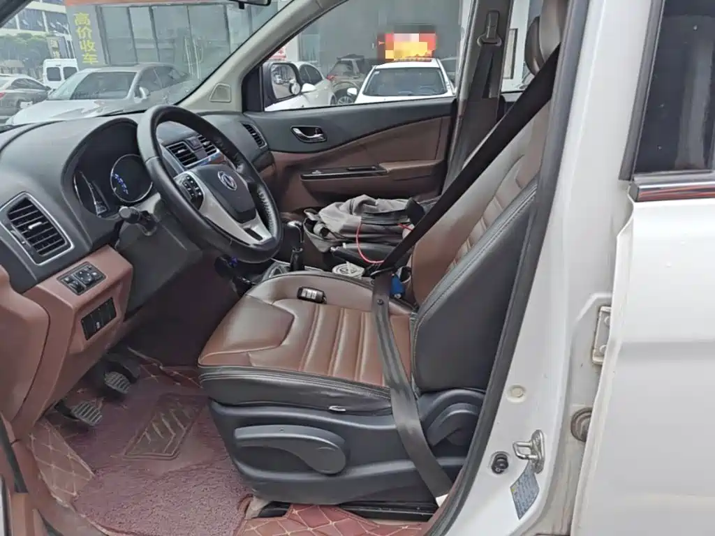 Dongfeng Fengxing Fengxing SX6 2017 2016 1.6L Manual Premium
