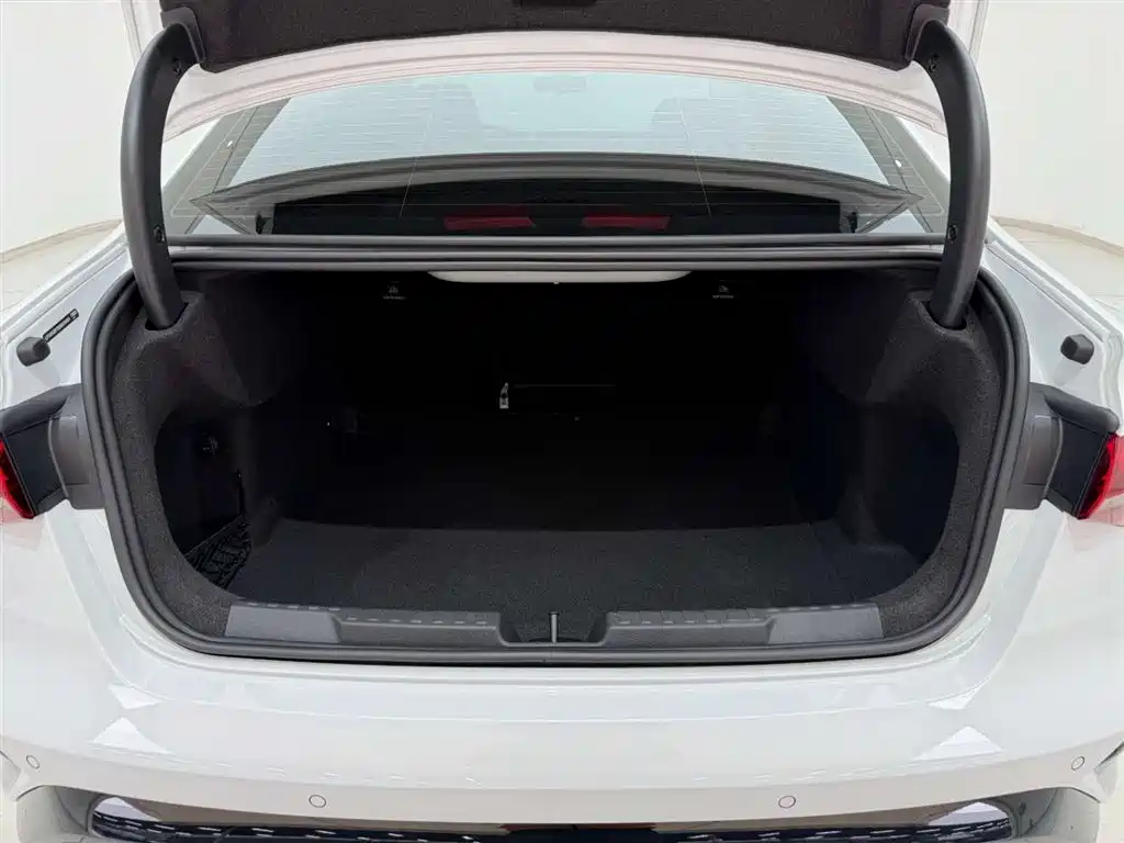 Audi A3 2025 Facelift A3L Limousine 35TFSI Flying Spur Premium фото 14