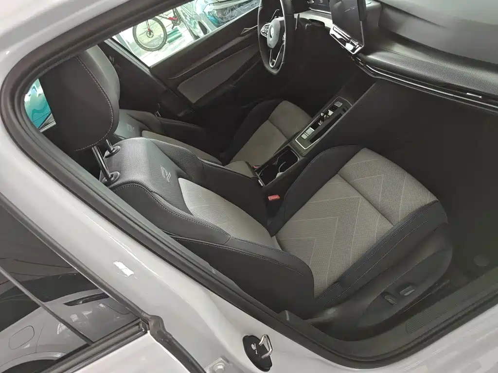 Volkswagen Golf 2025 2025 Second Facelift 300TSI R-Line