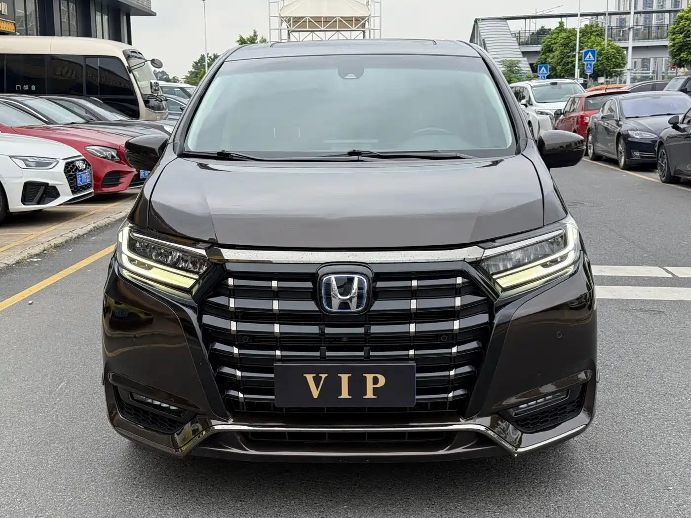 Фото 2 - Honda Elysion