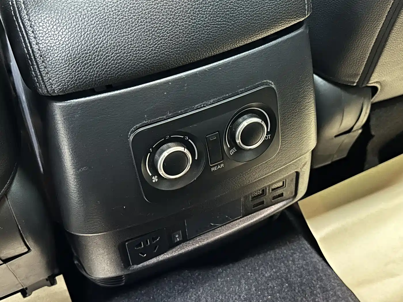 Mitsubishi Pajero (Import) 2015 3.0L Automatic Elite Premium Edition China IV фото 14