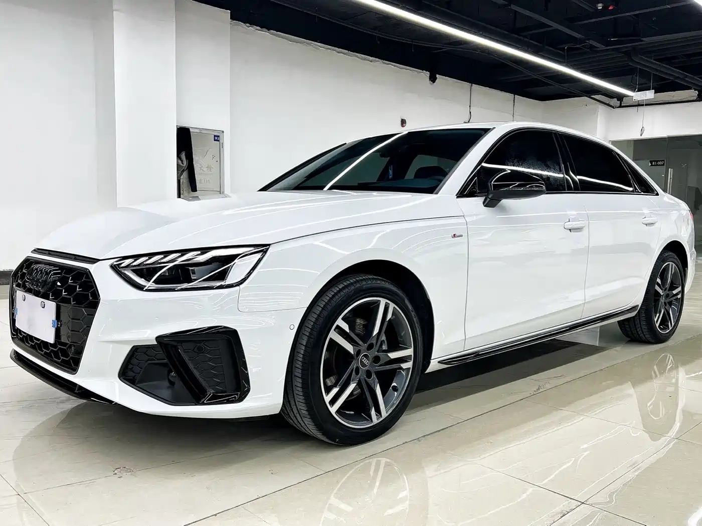 Photo 2 - Audi A4L