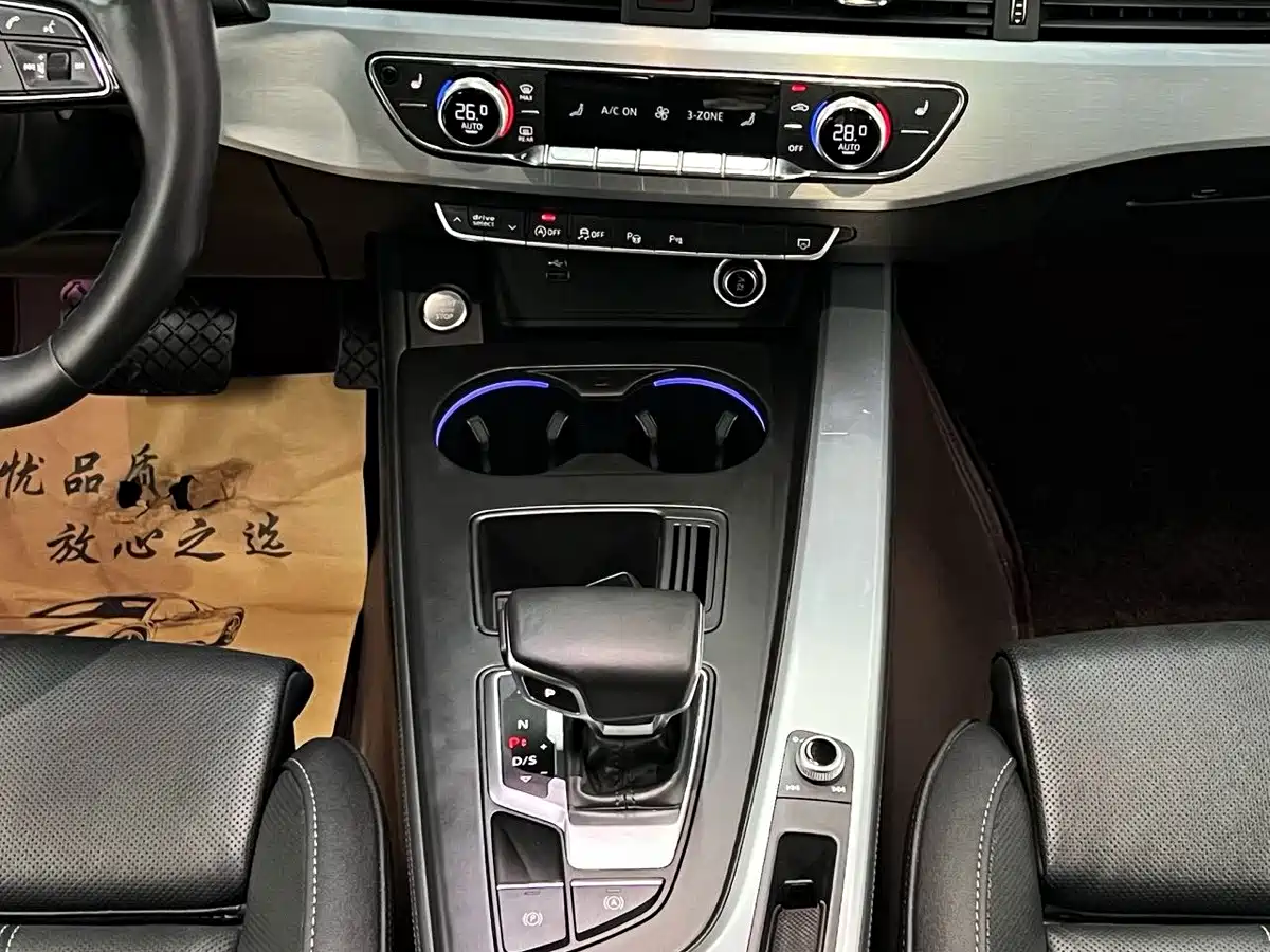 Photo 7 - Audi A4L