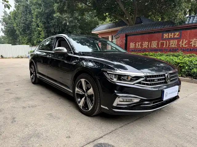 Volkswagen Magotan 2023 Model 2 Million Commemorative Edition 330TSI DSG Luxury — фото 3
