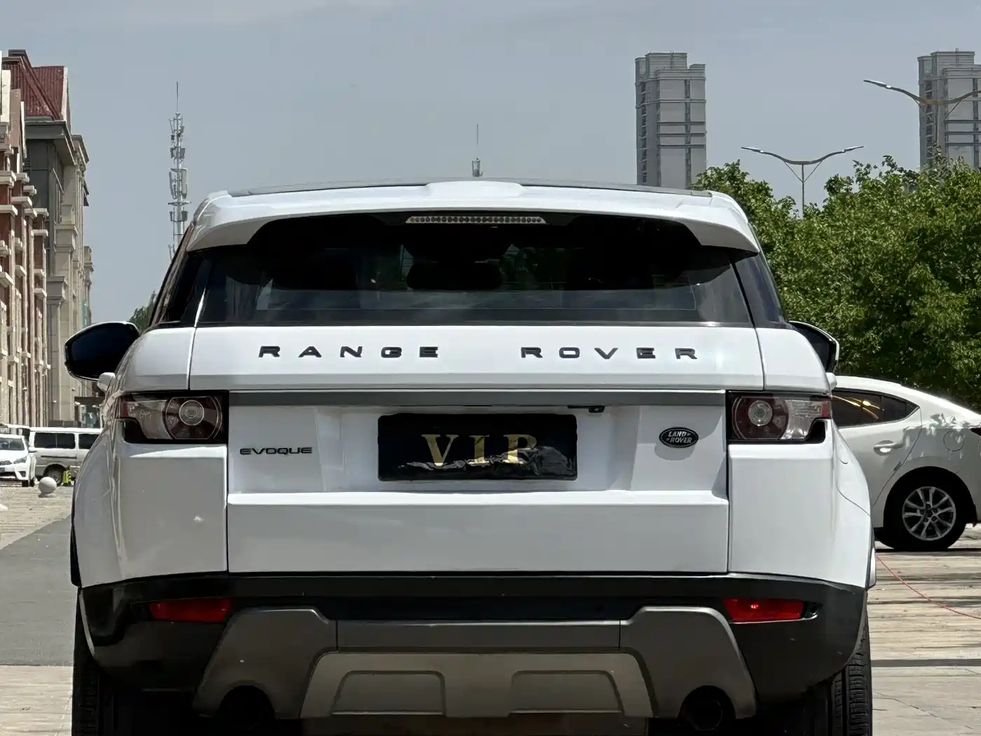 Land Rover Range Rover Evoque 2015 2.0T 5-Door Intelligent Edition фото 4