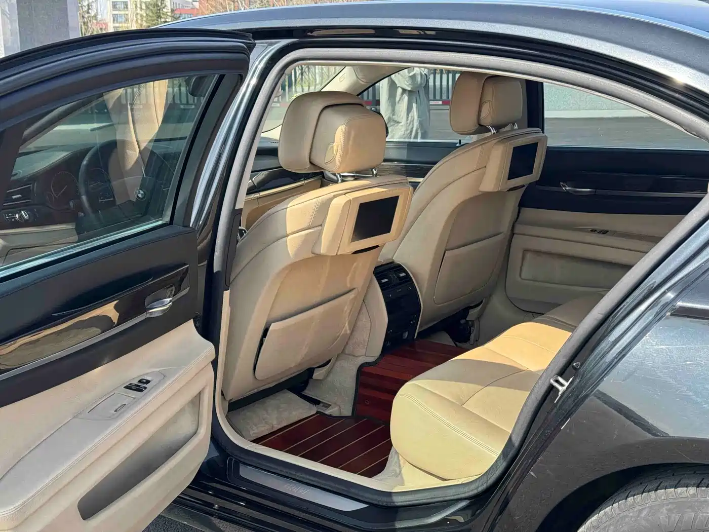 BMW 7 Series 2011 730Li Elegance фото 10