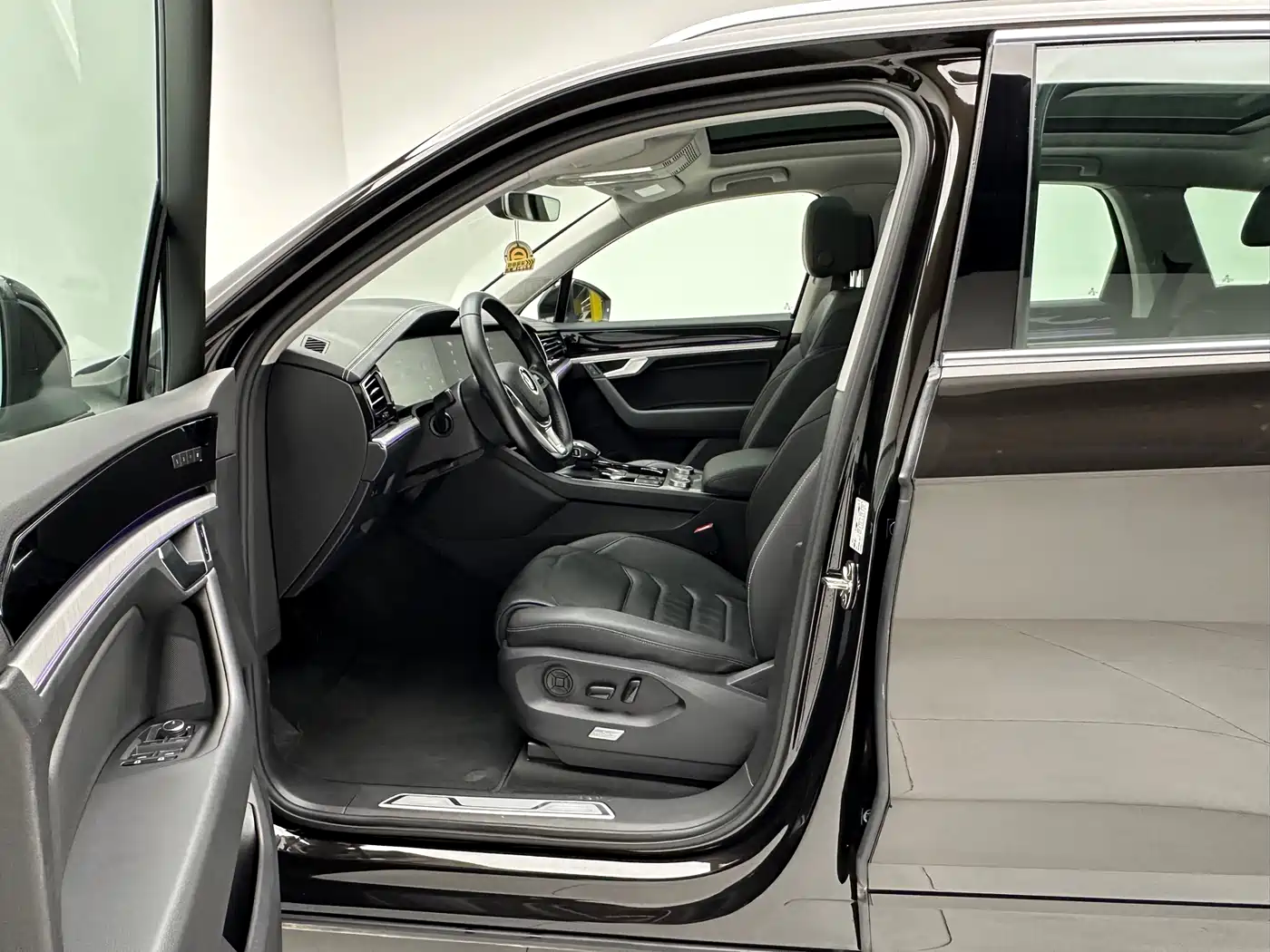 Volkswagen Touareg 2019 3.0TSI Sharp Edge Edition China VI фото 7