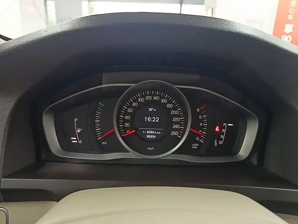 Фото 12 - Volvo S60