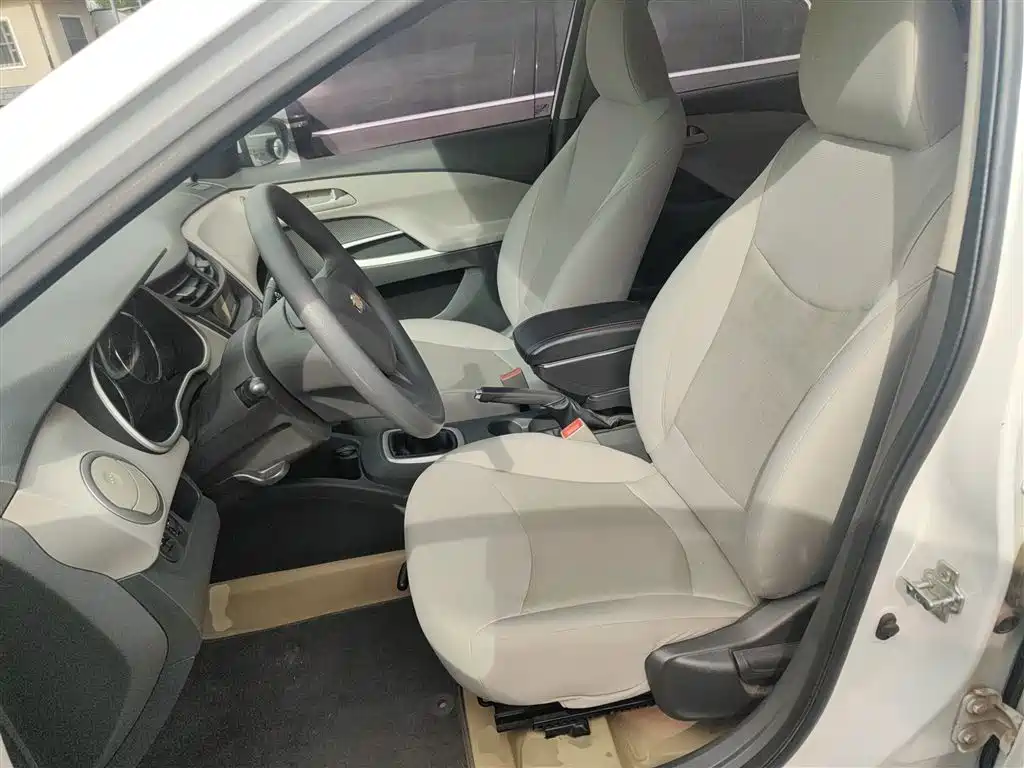 Chevrolet Sail 2015 Sail 3 1.5L Manual Ideal Sunroof Edition фото 15