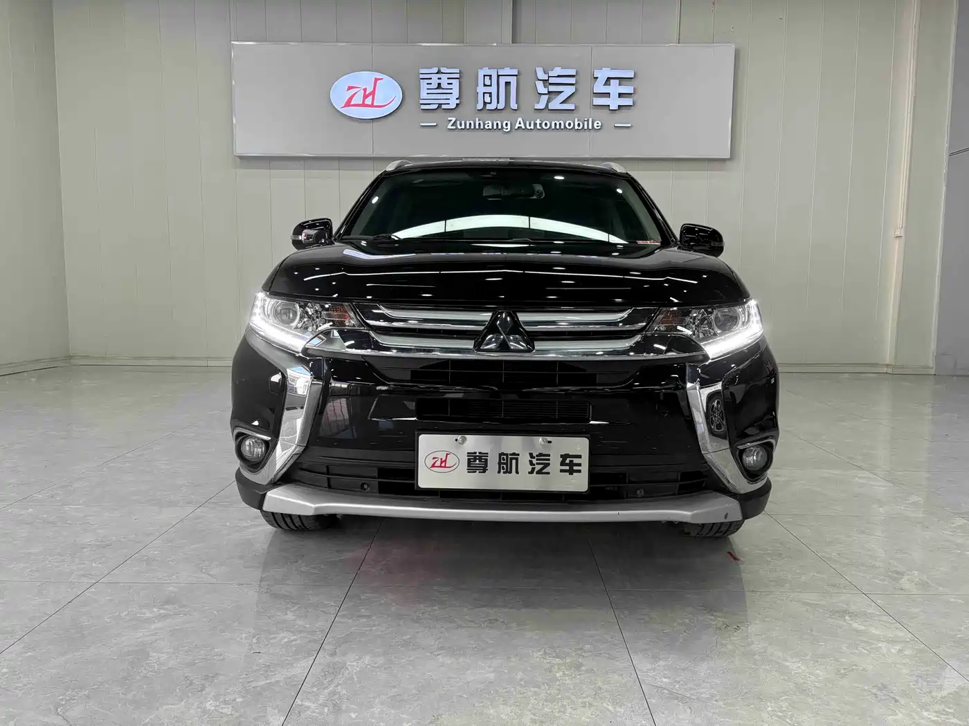 Mitsubishi Outlander 2018 2.0L 2WD Glory Edition 5-seater фото 2