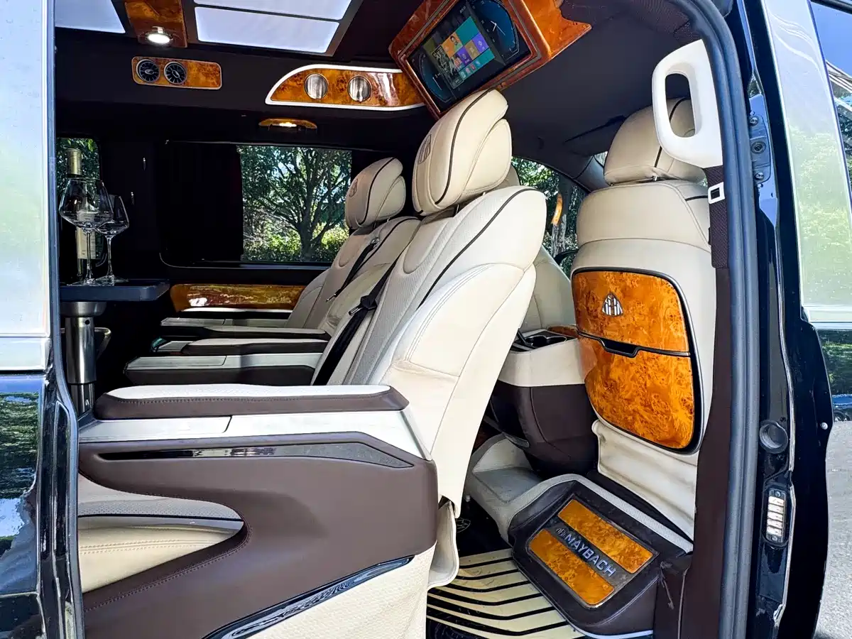 Mercedes-Benz Vito 2023 2.0T Elite 7-Seater фото 18