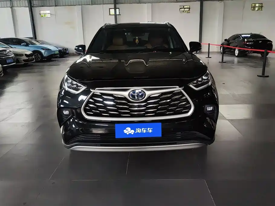 TOYOTA HIGHLANDER