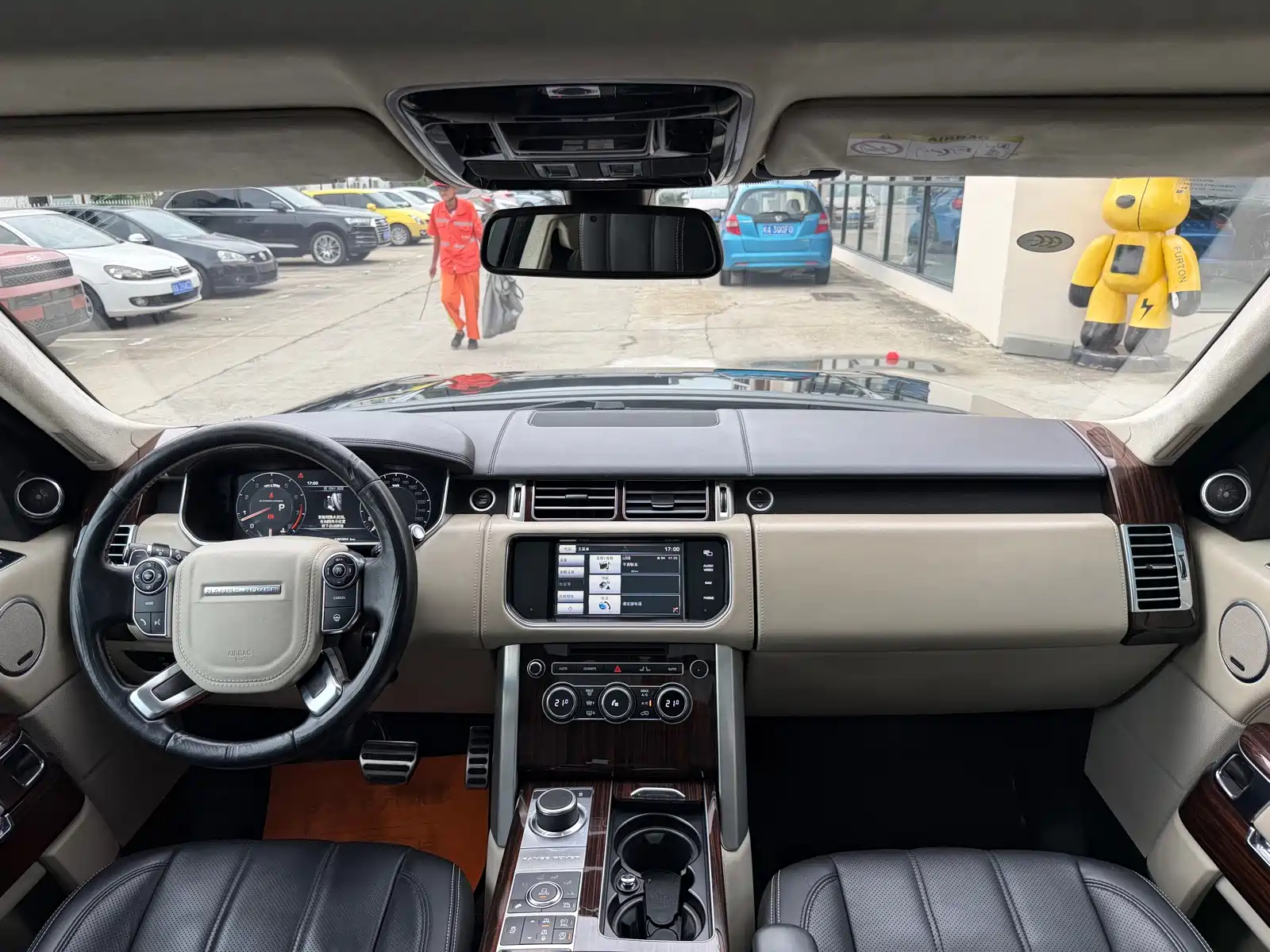 Photo 8 - Land Rover Range Rover