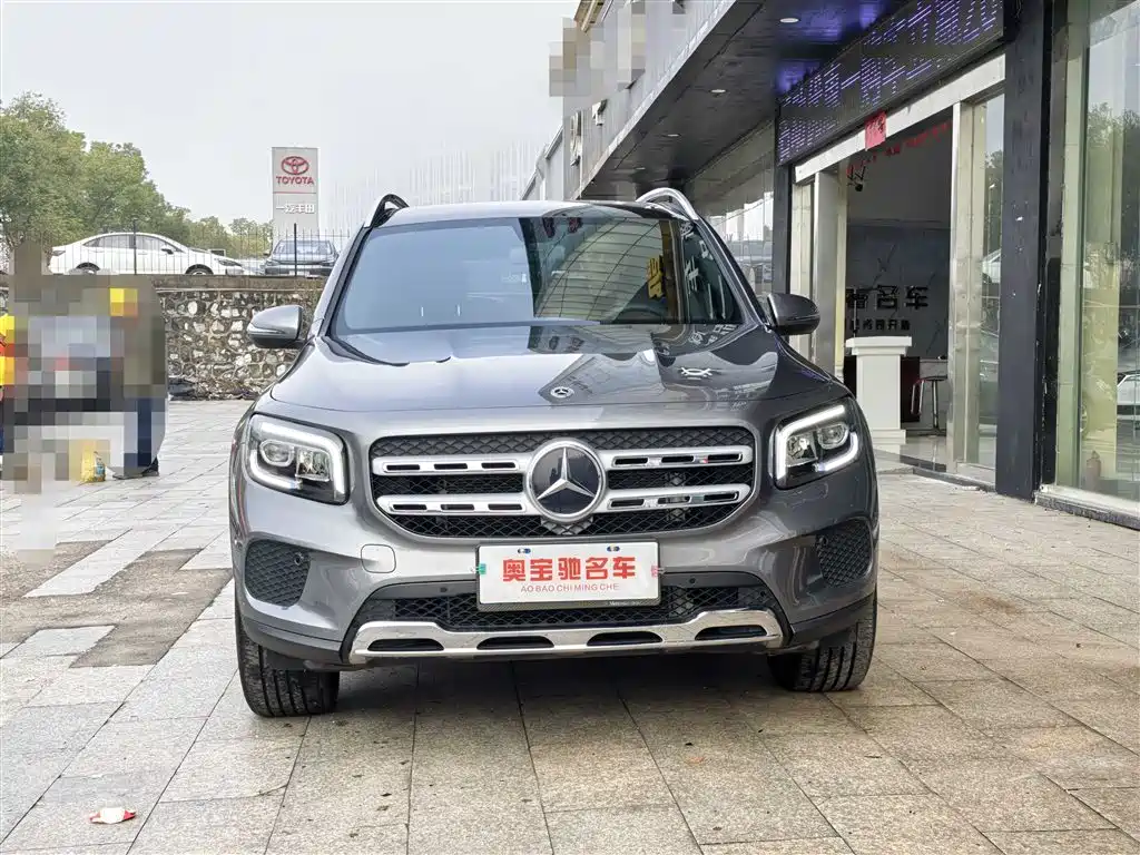 MERCEDES-BENZ GLB