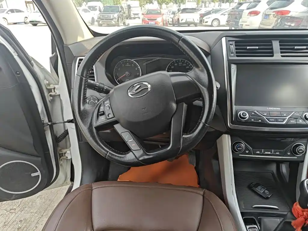 Landwind X5 2017 2016 Plus 1.5T Manual Pioneer Edition