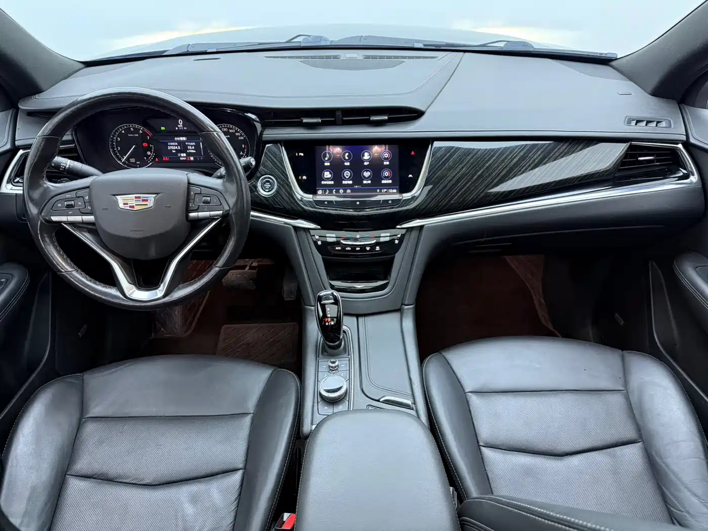 CADILLAC XT6