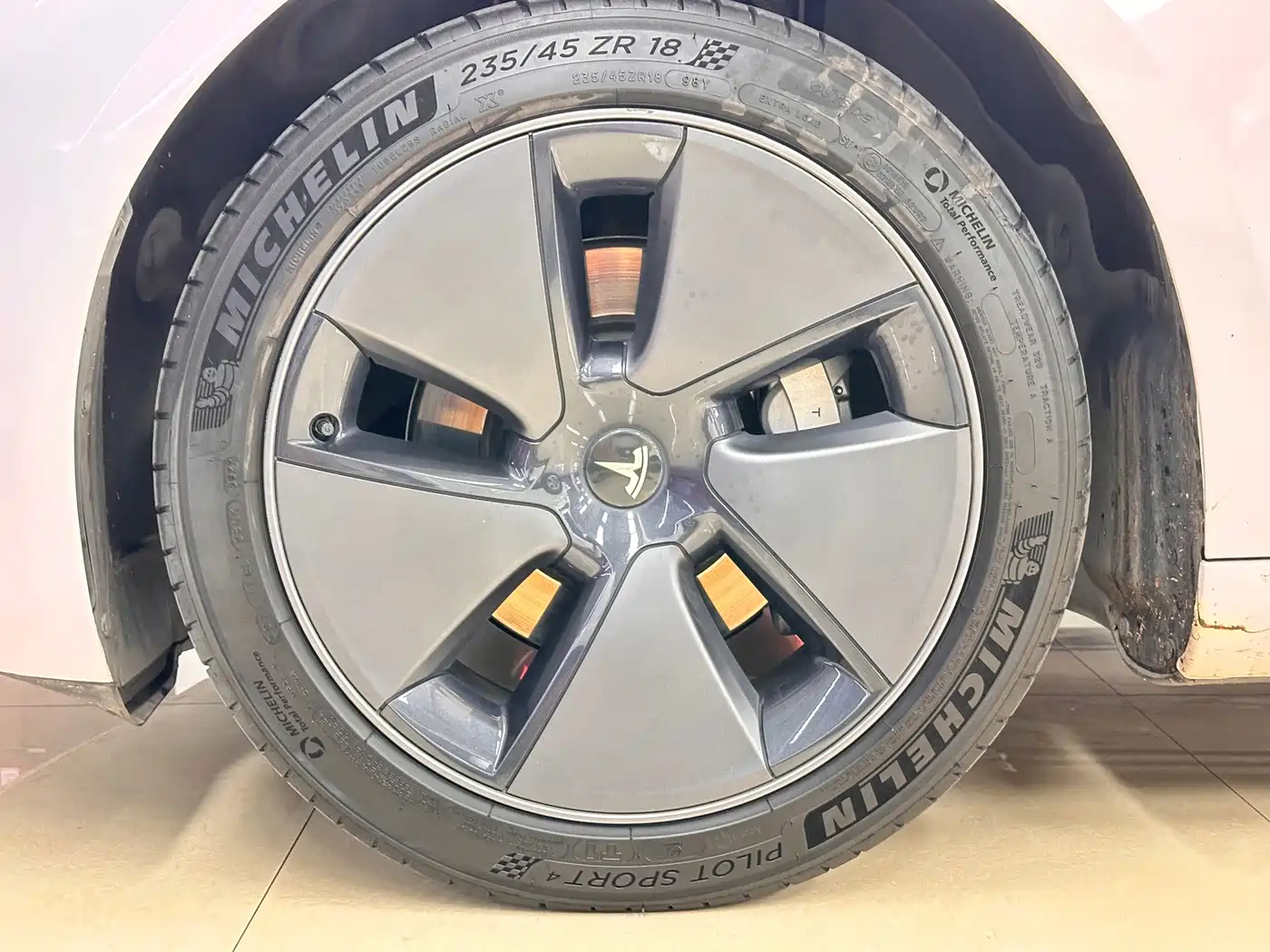 Фото 7 - Tesla Model 3