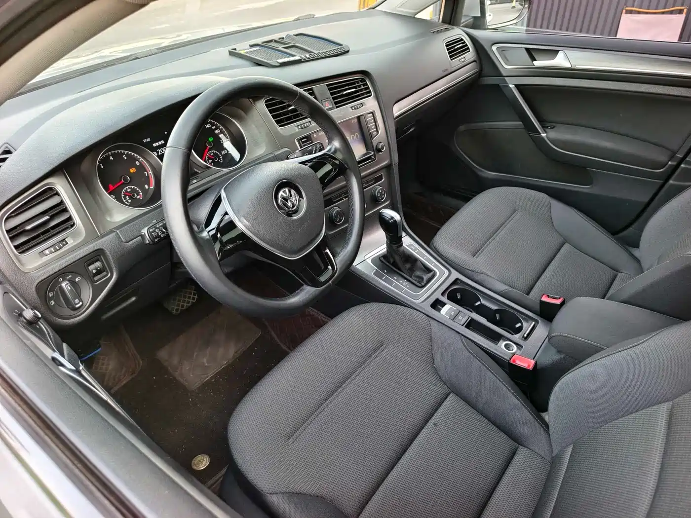 Volkswagen Golf 2015 1.6L Automatic Comfort фото 6