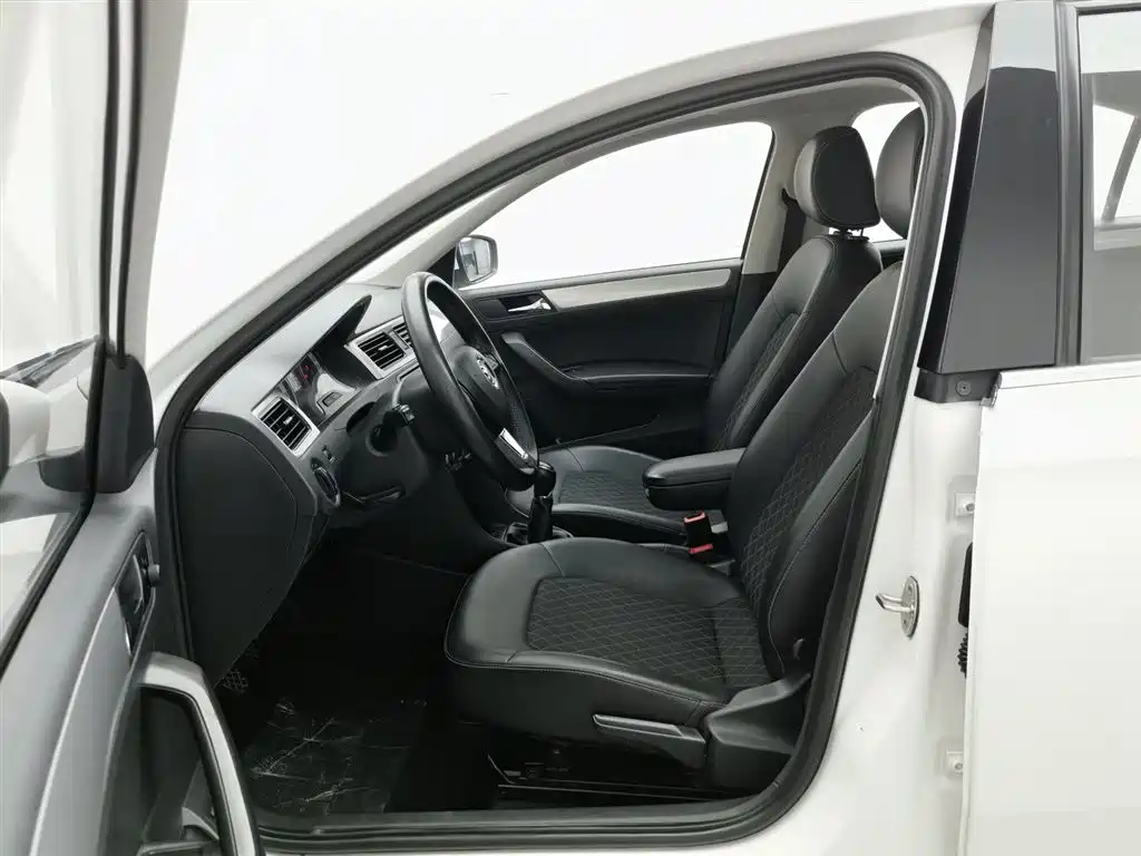 Škoda Rapid 2018 1.6L Manual Comfort Edition фото 10