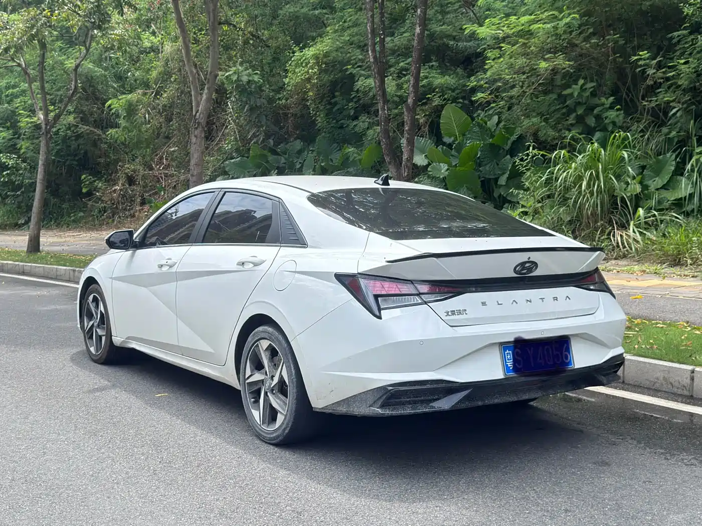 Photo 6 - Hyundai Elantra