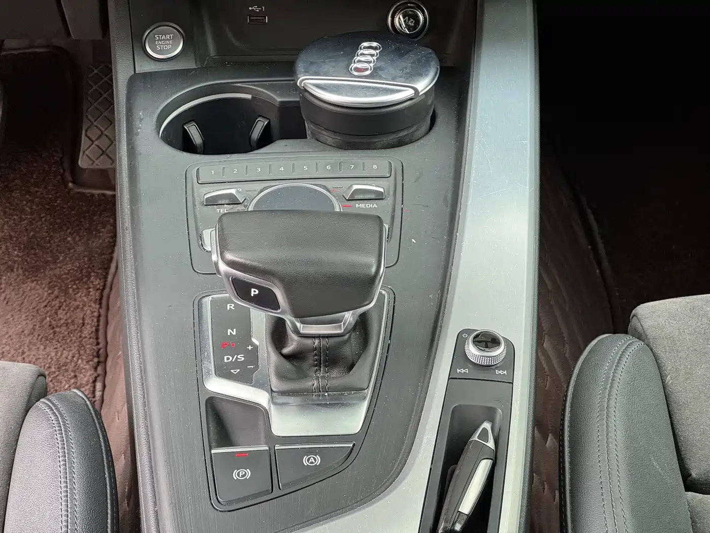 Фото 13 - Audi A4L