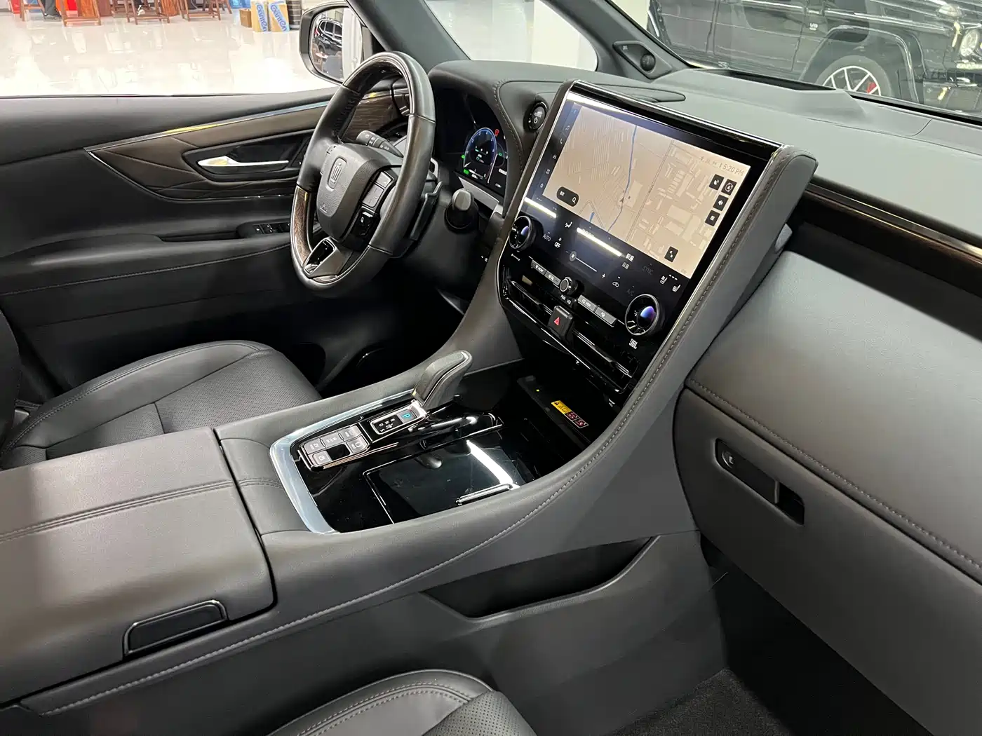 Toyota Vellfire 2024 Crown Hybrid 2.5L Executive Premium Edition фото 19