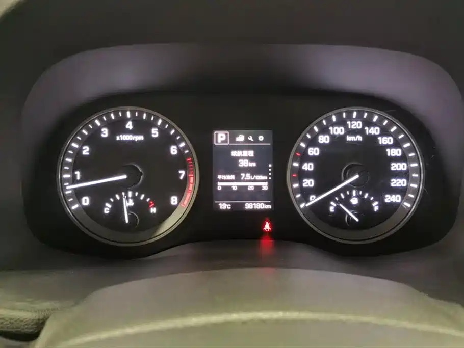 Hyundai Tucson 2018 1.6T DCT 2WD 15th Anniversary Special Edition фото 14