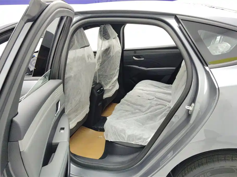 BYD Qin PLUS 2026 DM-i Smart Edition 128KM Progressive фото 11