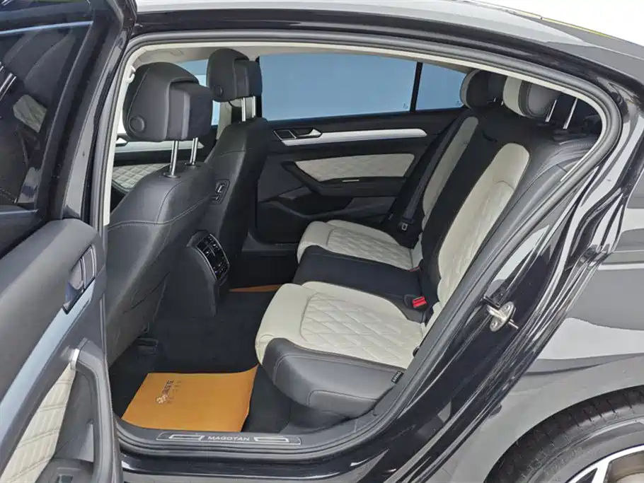 Volkswagen Magotan 2023 Model 2 Million Commemorative Edition 330TSI DSG Luxury фото 11