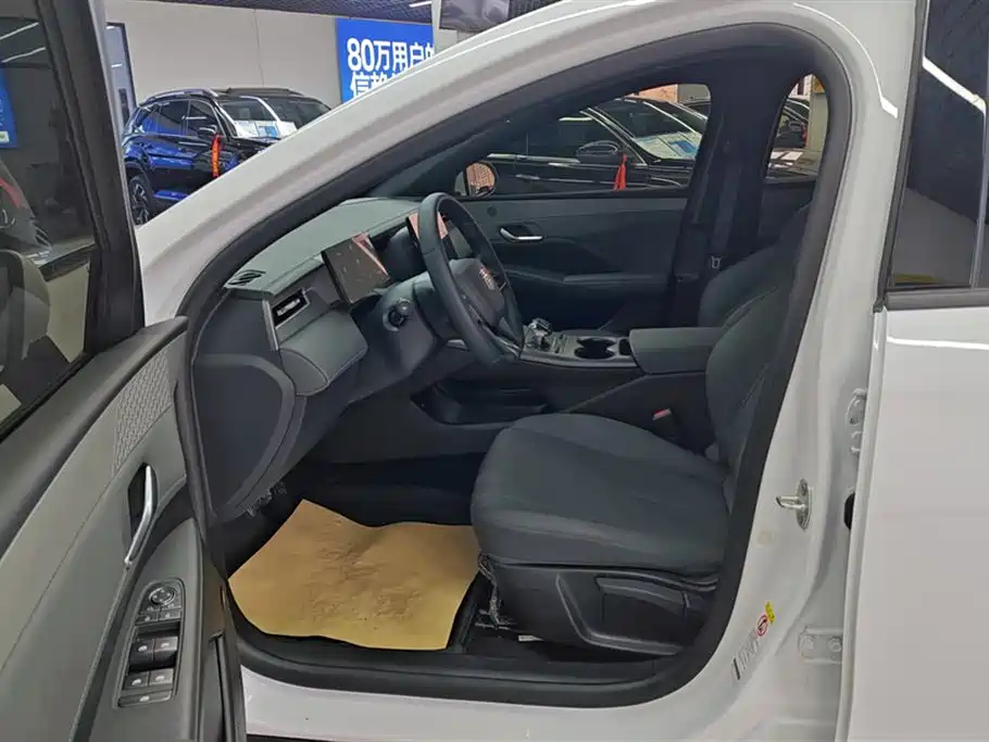 BYD Qin PLUS 2025 DM-i Smart Drive 55KM Leader фото 9