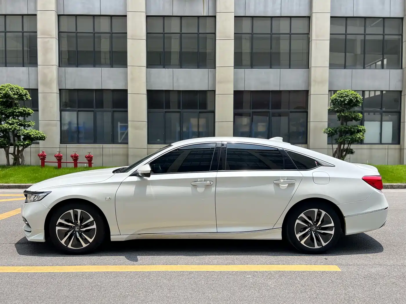 Фото 4 - Honda Accord