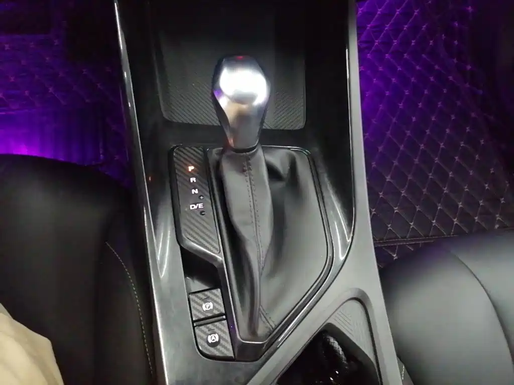 Фото 14 - Roewe i5