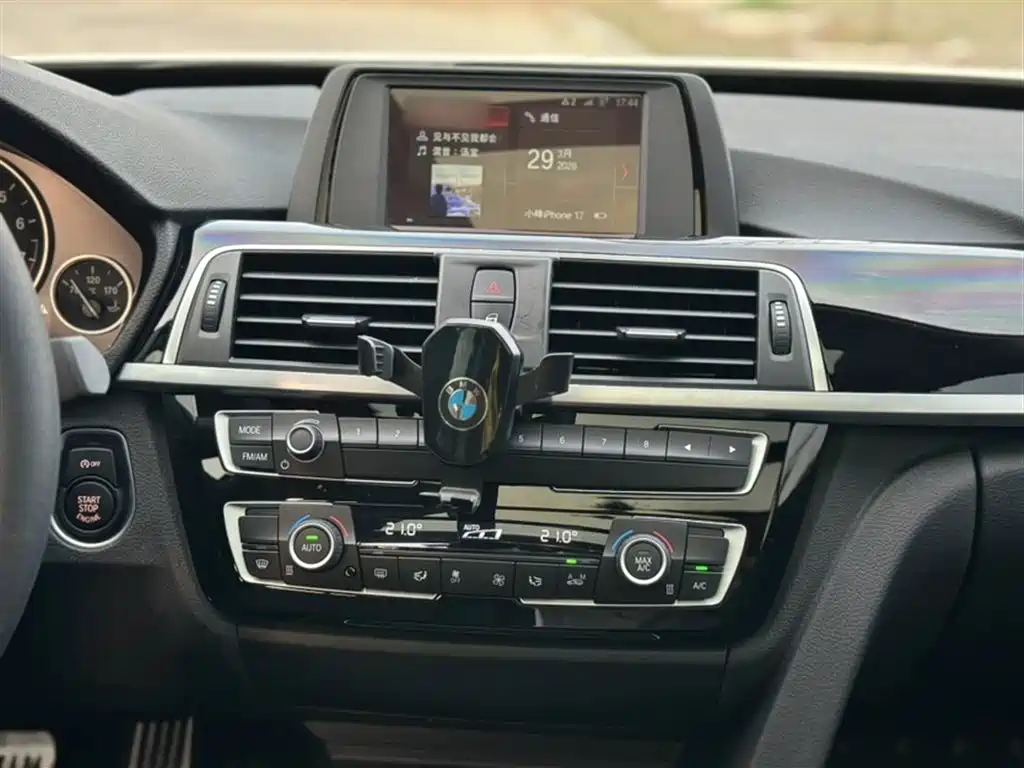 BMW 3 Series GT 2018 320i Fashion фото 17