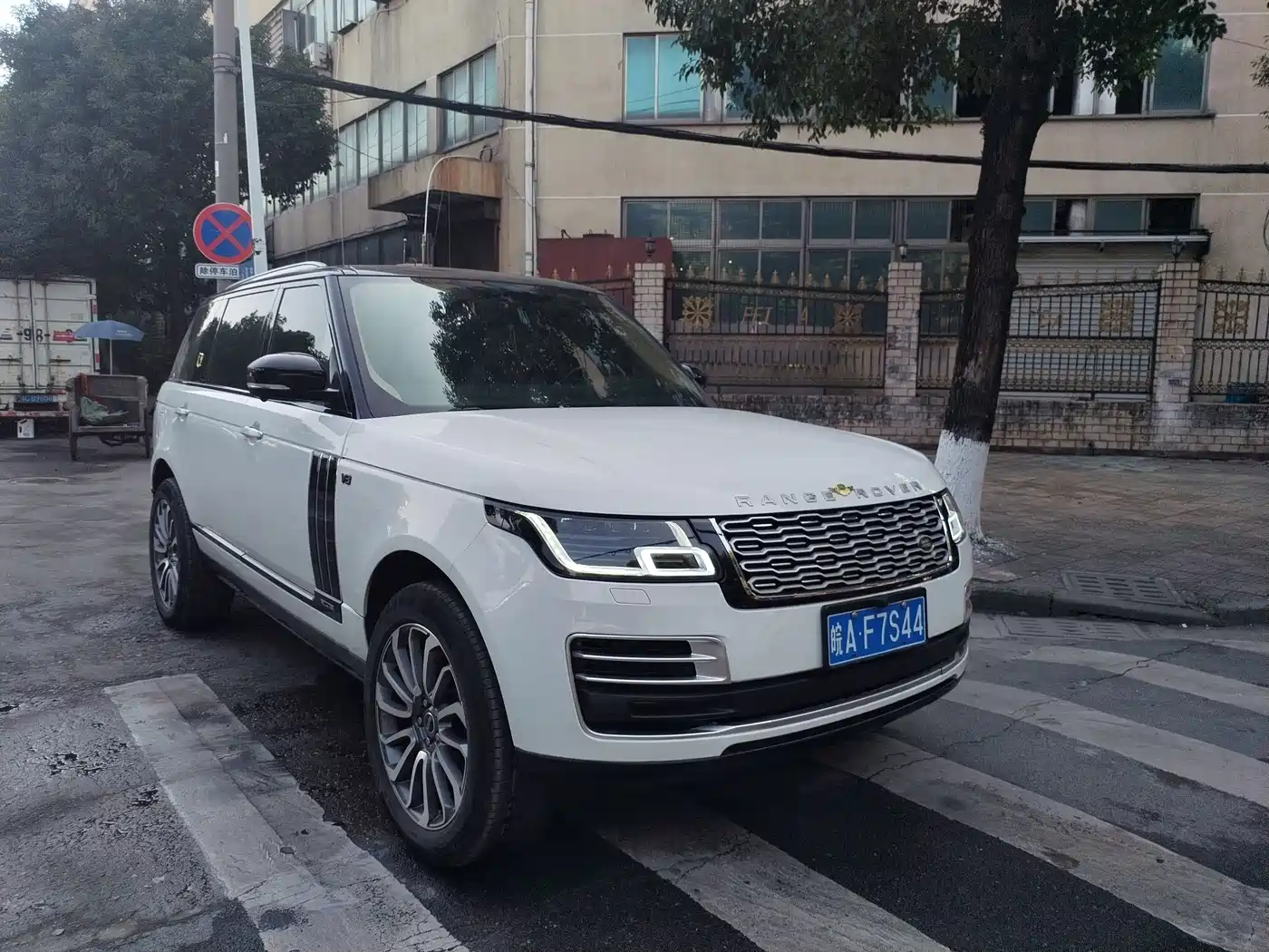 Land Rover Range Rover 2015 3.0 SC V6 Vogue SE Genesis Extended Edition фото 2