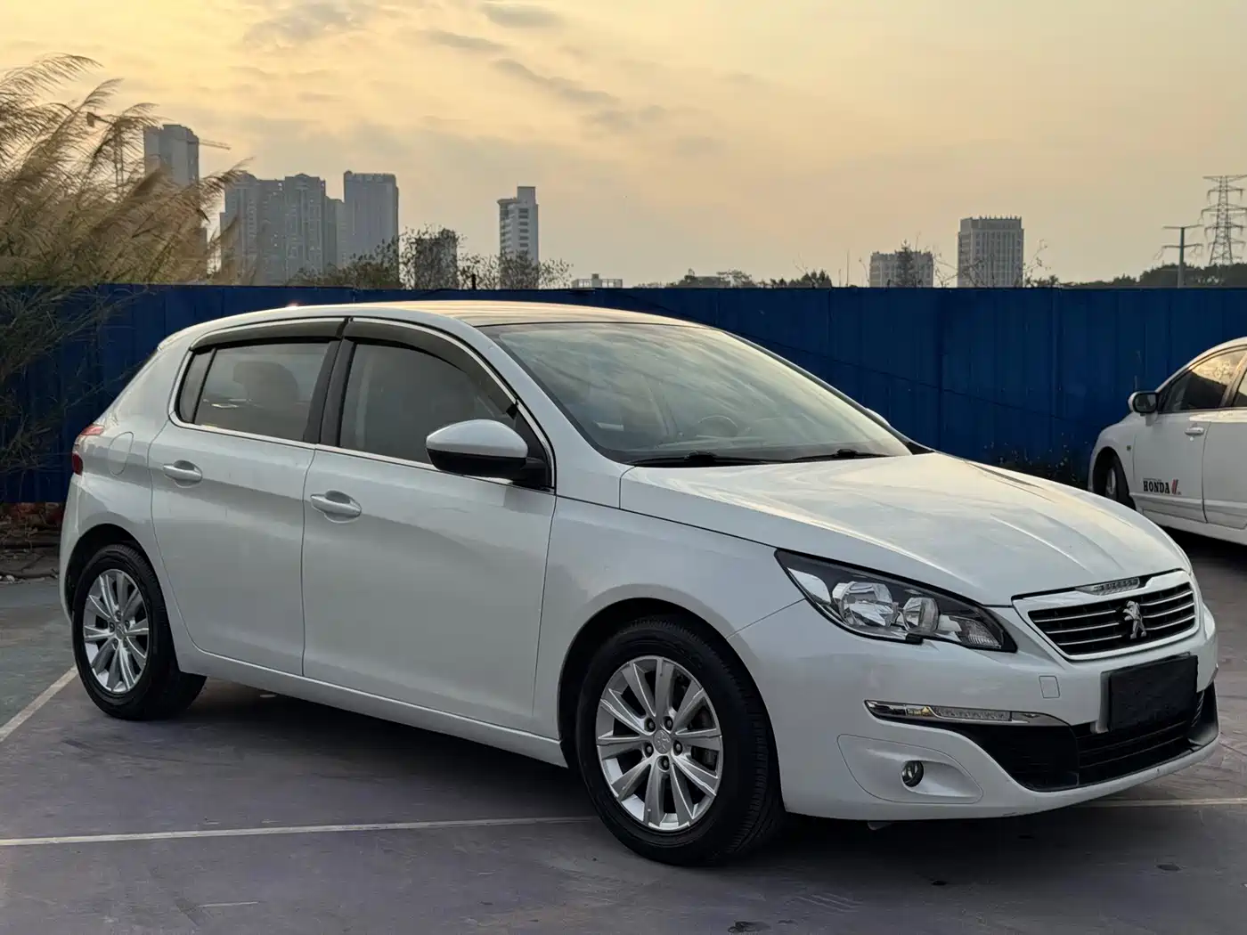 Peugeot 308S 2015 1.2T Auto Dynamic Edition фото 3
