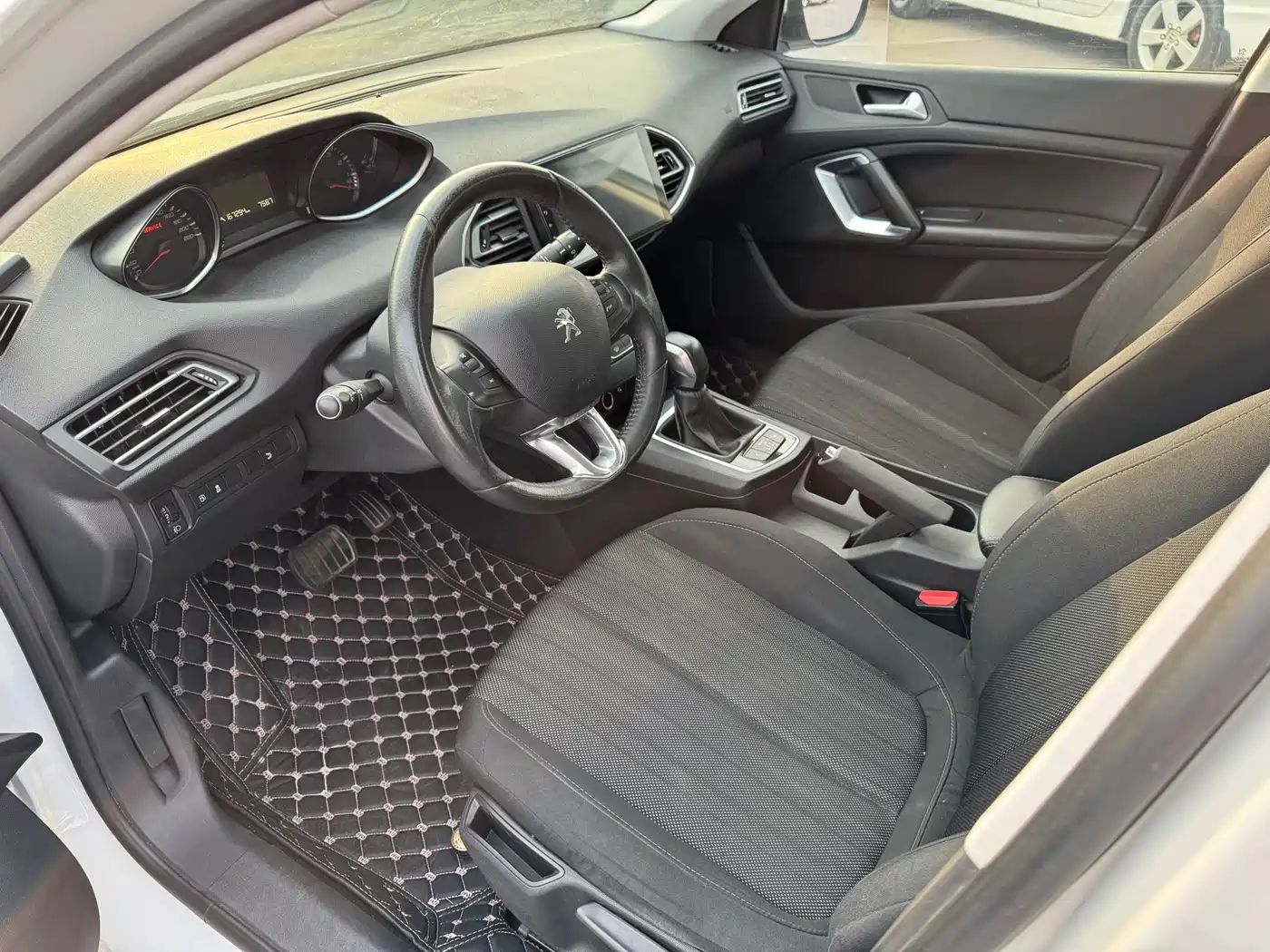 Peugeot 308S 2015 1.2T Auto Dynamic Edition фото 7