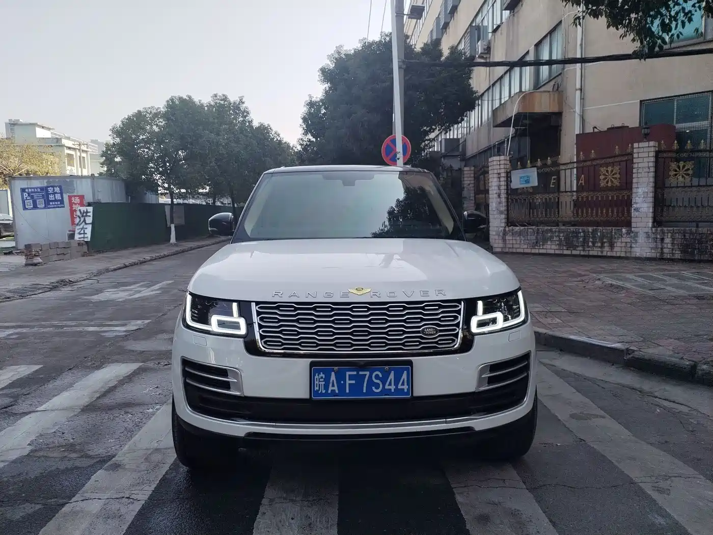 Land Rover Range Rover 2015 3.0 SC V6 Vogue SE Genesis Extended Edition фото 3