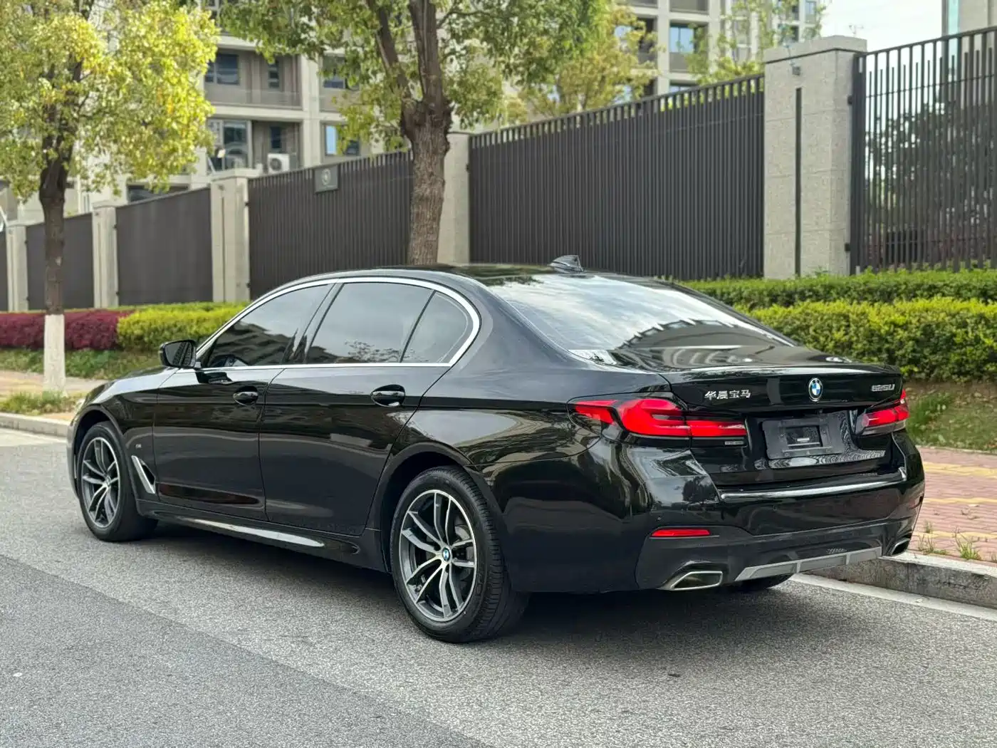 BMW 5 Series 2021 525Li M Sport Package фото 9