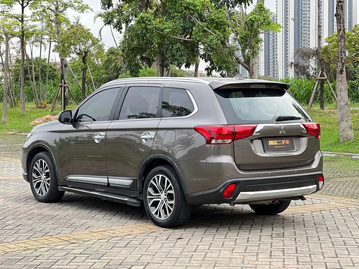 Mitsubishi Outlander 2016 2.4L 4WD Luxury Edition 7-seater фото 7