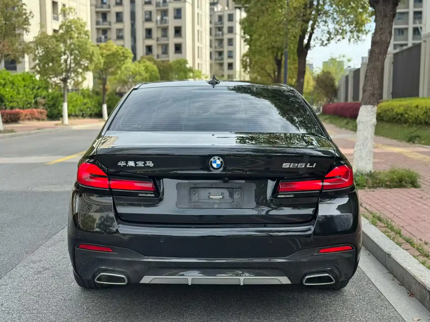 BMW 5 Series 2021 525Li M Sport Package фото 8