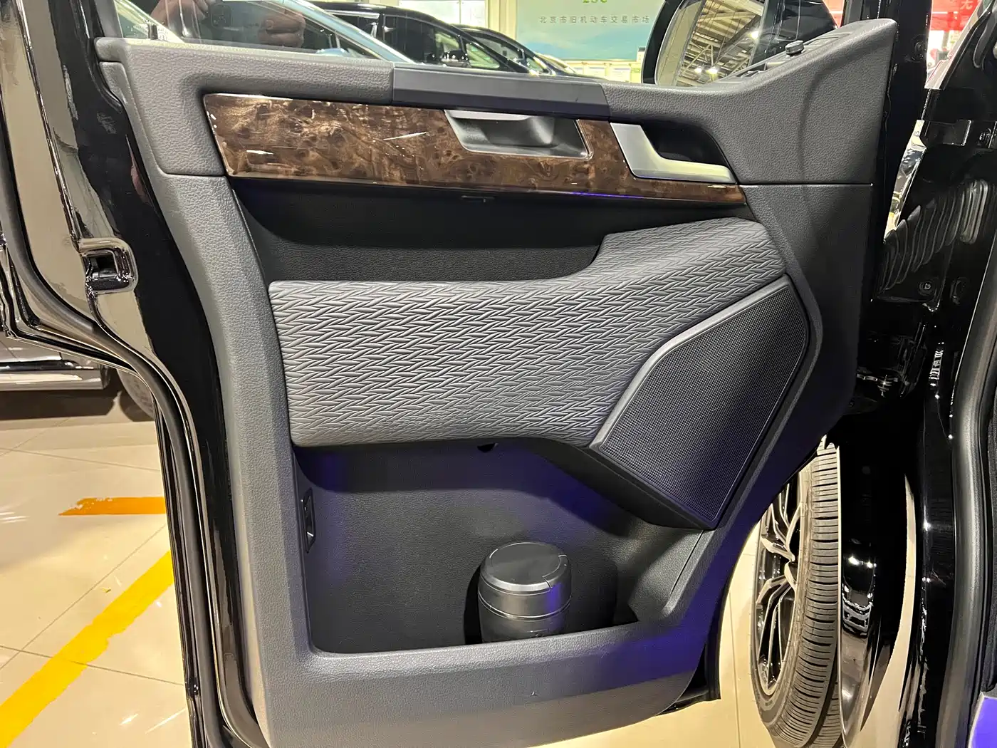 Volkswagen Multivan 2019 2.0TSI 4WD Premium 7-seater фото 5