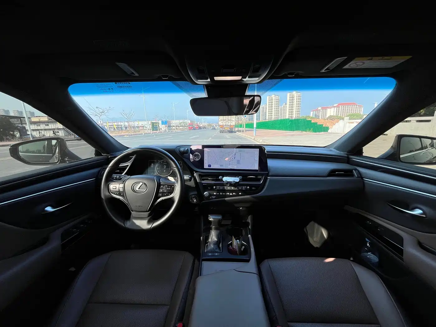Lexus ES 2023 200 Excellence Edition фото 2
